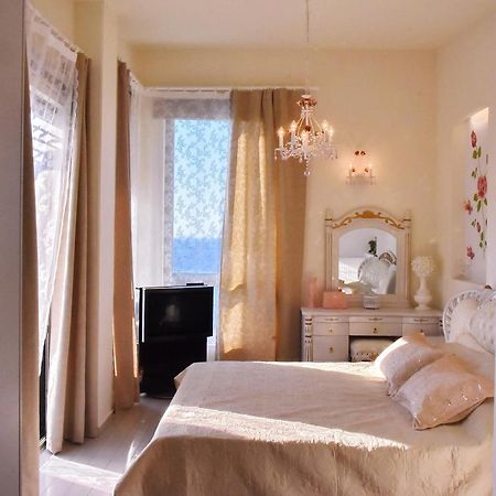 Sea View Beachfront Villa Maria Гувес Екстер'єр фото