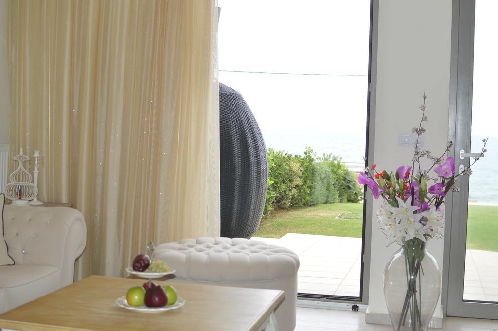 Sea View Beachfront Villa Maria Гувес Екстер'єр фото