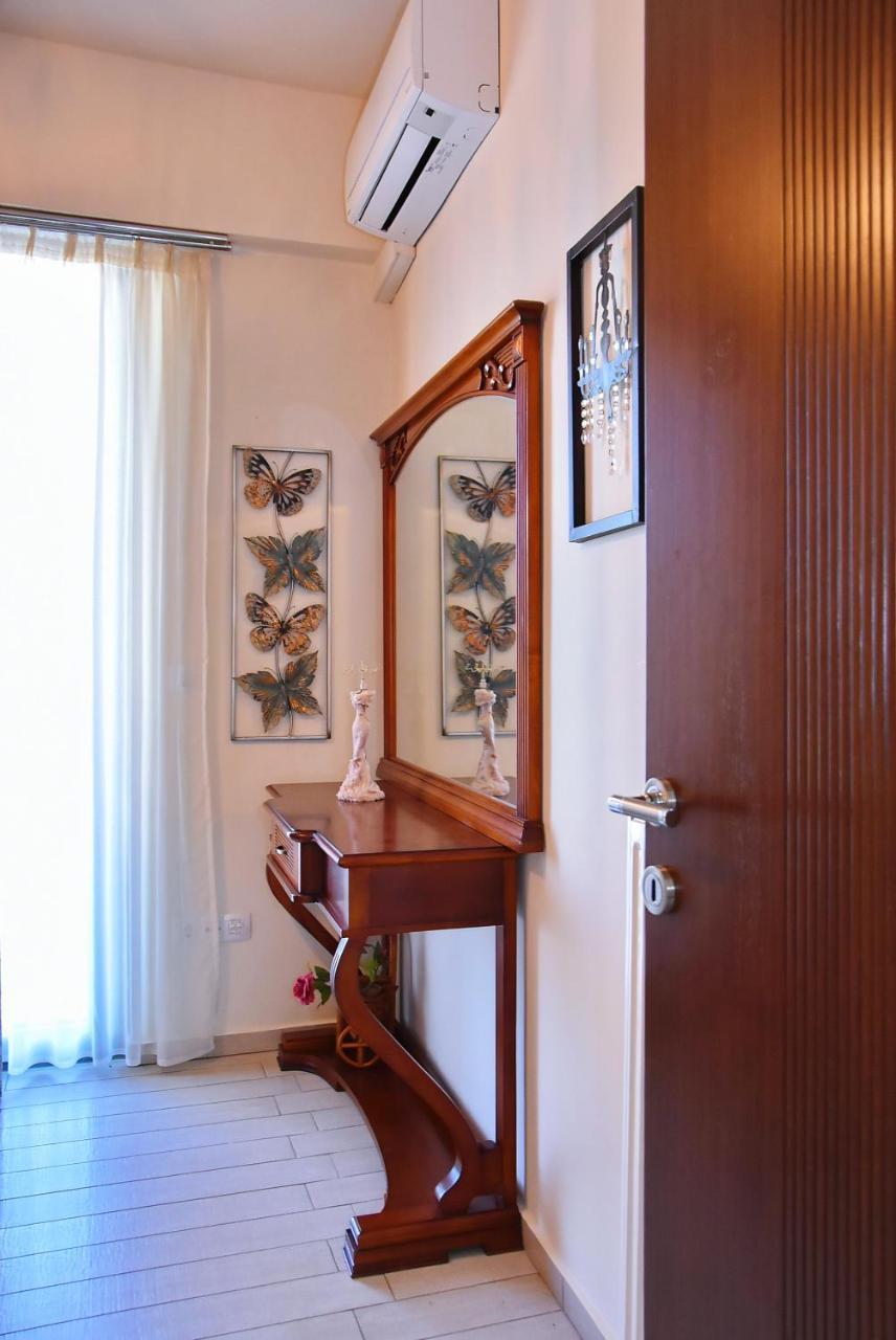 Sea View Beachfront Villa Maria Гувес Екстер'єр фото