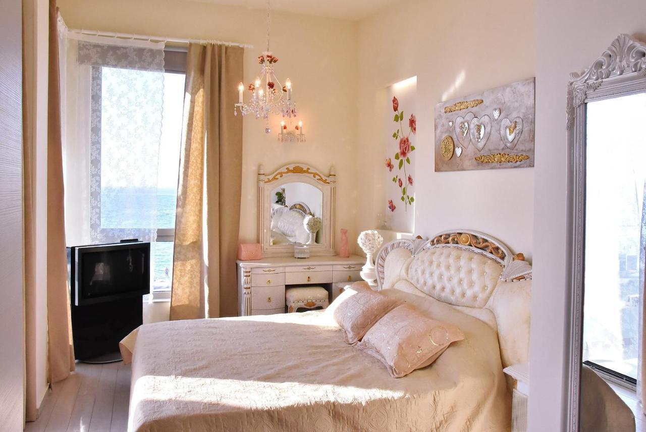 Sea View Beachfront Villa Maria Гувес Екстер'єр фото