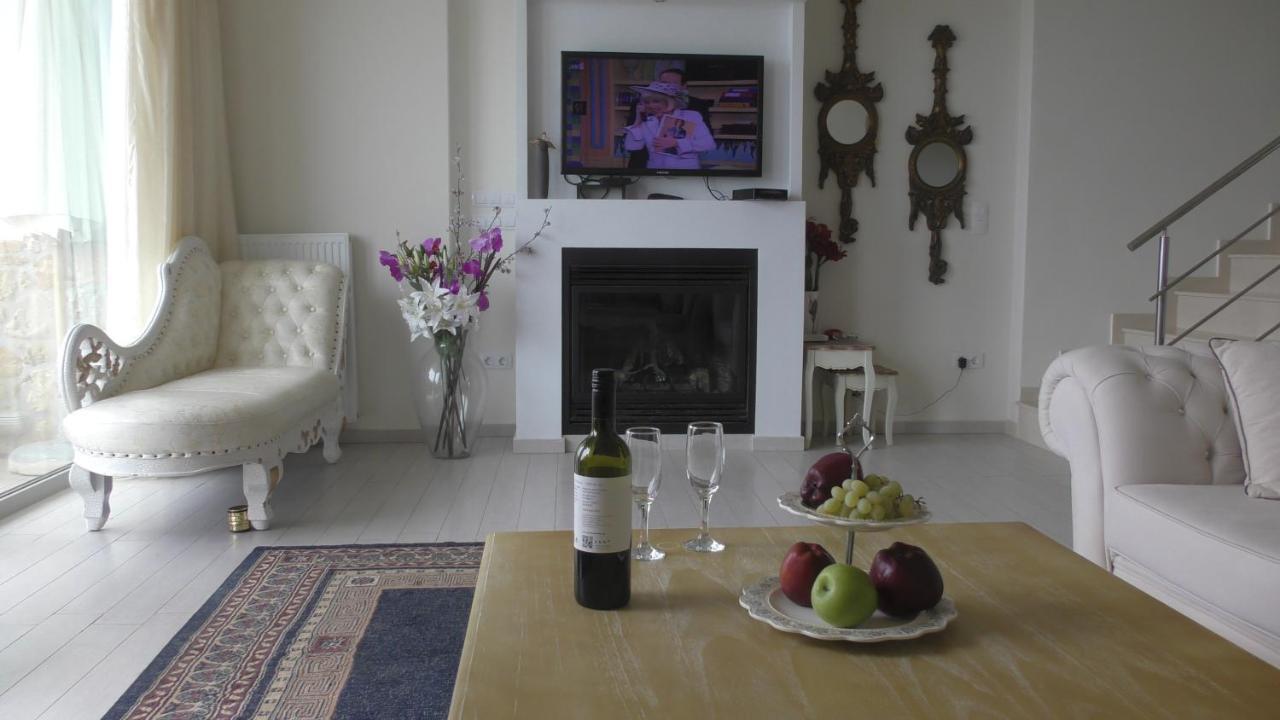 Sea View Beachfront Villa Maria Гувес Екстер'єр фото
